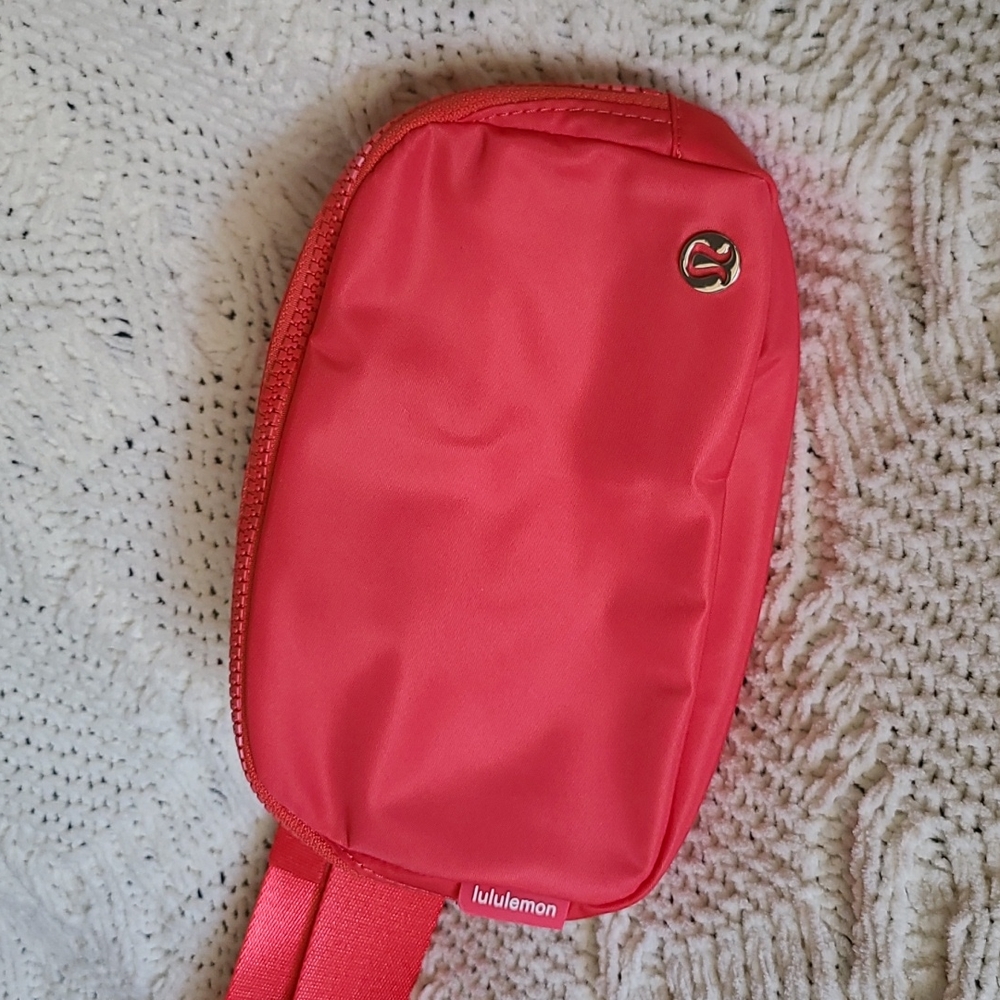 Lululemon Everywhere Belt Bag Extended Strap